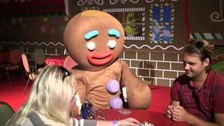 Gingy from Shrek Helps Us Decorate a Gingerbread Ornament  Gaylord Palms Resort MeetAndGreet [upl. by Warfore]