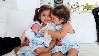 ELLE AND ALAÏA MEET THEIR NEWBORN BROTHER ADORABLE [upl. by Adyela]