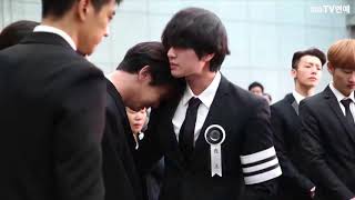 The late Jonghyun SHINee Member Onew  Kee  Minho  Taemin Tearful Whisper Procession [upl. by Anos]