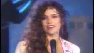 NICOLETTE LARSON  LOTTA LOVE Live w  lyrics [upl. by Taggart]