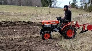 Kompakttraktor Kubota B5000 med plog [upl. by Gran]