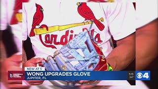 Kolten Wong debuts new special glove [upl. by Thgiwd]