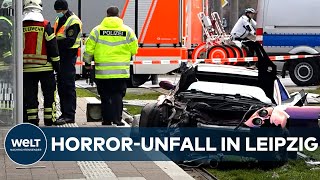 HORRORUNFALL in Leipzig Autofahrer rast in Fußgängergruppe  drei Tote [upl. by Etnuad988]