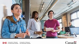 Étudiants étrangers  étudier travailler et rester au Canada [upl. by Oicam]